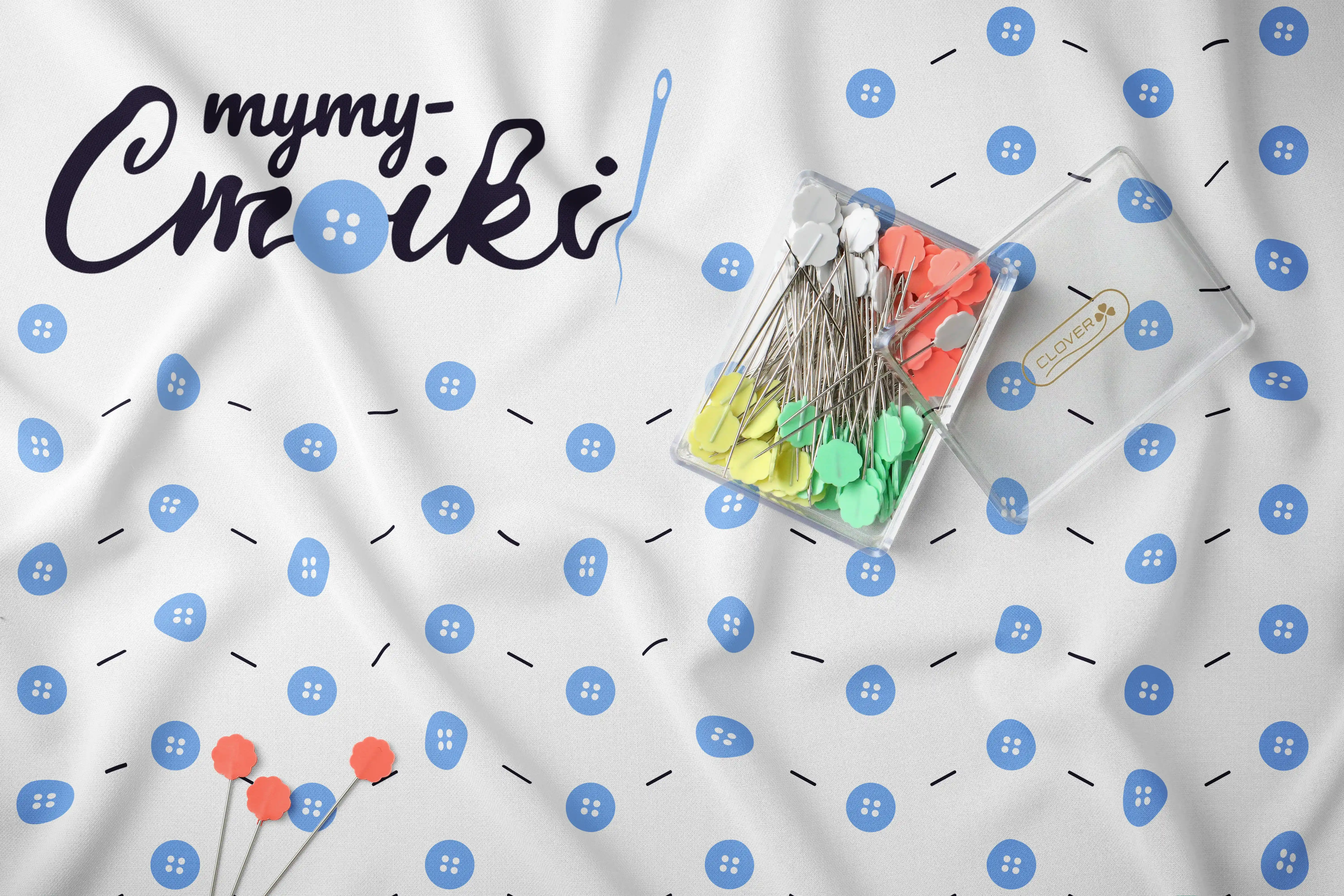 Photo d'un tissu avec un imprimé comprenant le logo de Mymy-Cmoiki.